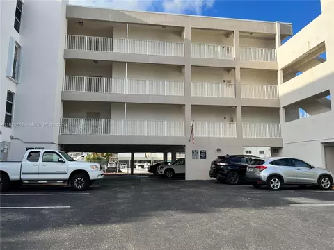 3716 NE 168th St #303, North Miami Beach, FL 33160