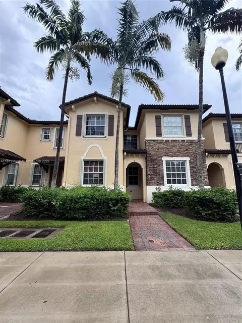 9239 SW 227th St #4, Cutler Bay, FL 33190