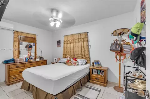 Bedroom - 3741 E 8th Ave, Hialeah, FL 33013 photo 4 of 4