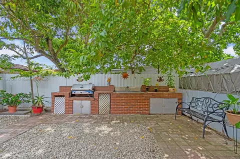 Exterior - 3741 E 8th Ave, Hialeah, FL 33013 photo 3 of 4
