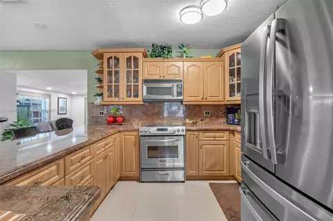 Kitchen - 3741 E 8th Ave, Hialeah, FL 33013 photo 1 of 3
