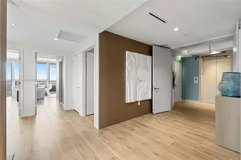 Entry Way - 1116 N Ocean Blvd #1501, Pompano Beach, FL 33062 photo 9 of 11