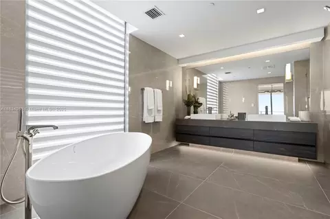 Bath - 1116 N Ocean Blvd #1501, Pompano Beach, FL 33062 photo 3 of 7