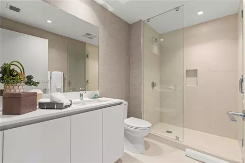 Bath - 1116 N Ocean Blvd #1501, Pompano Beach, FL 33062 photo 4 of 7