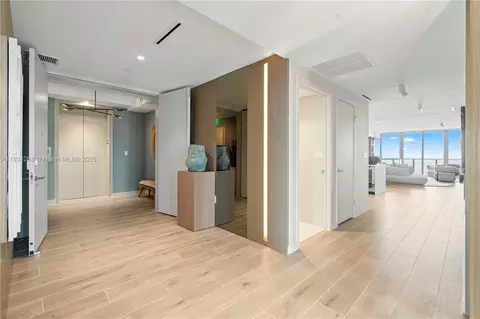 Entry Way - 1116 N Ocean Blvd #1501, Pompano Beach, FL 33062 photo 4 of 11