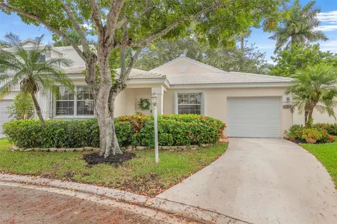 9614 NW 8th Cir, Plantation, FL 33324