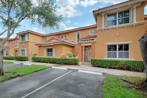 8511 NW 141st Ter #402, Miami Lakes, FL 33016