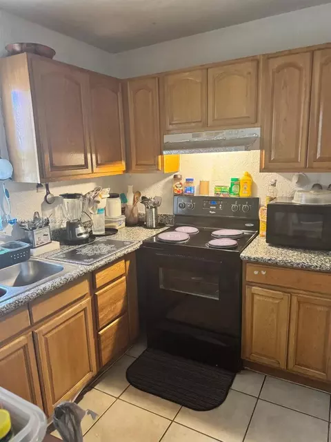 4160 NW 21st St #142B, Lauderhill, FL 33313