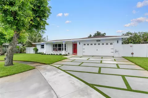 5220 SW 6th St, Plantation, FL 33317