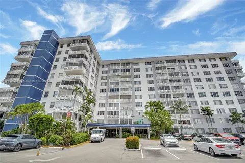 4350 Hillcrest Dr #306, Hollywood, FL 33021