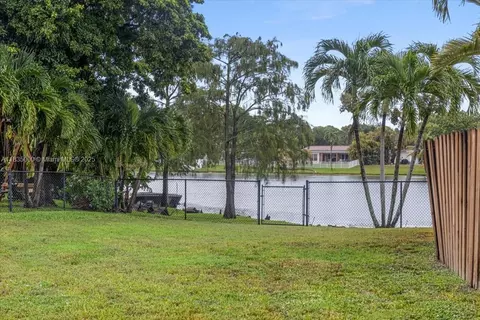 14181 Leaning Pine Dr, Miami Lakes, FL 33014