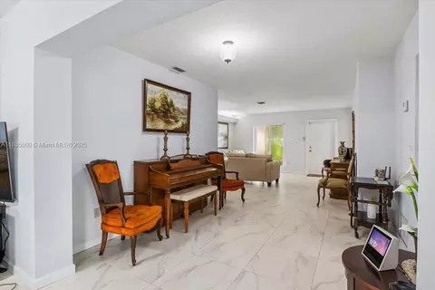 14181 Leaning Pine Dr, Miami Lakes, FL 33014 photo 2