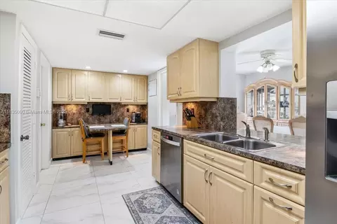 14181 Leaning Pine Dr, Miami Lakes, FL 33014 photo 3