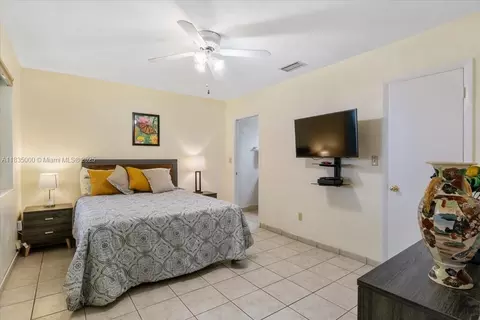 14181 Leaning Pine Dr, Miami Lakes, FL 33014 photo 12