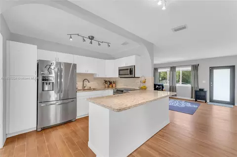6023 SW 59th St, South Miami, FL 33143