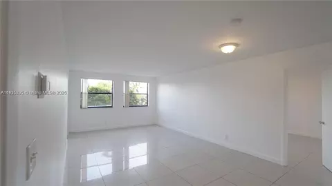 8100 Geneva Ct #343, Doral, FL 33166