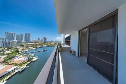 2500 Parkview Dr #1502, Hallandale Beach, FL 33009