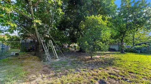 521 SE 5th St, Hialeah, FL 33010 photo 25