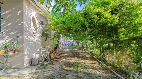 521 SE 5th St, Hialeah, FL 33010 photo 22