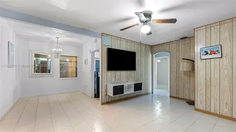 521 SE 5th St, Hialeah, FL 33010 photo 4