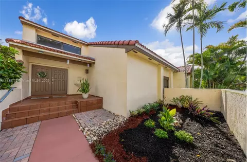 6637 NW 181st Ln, Hialeah, FL 33015