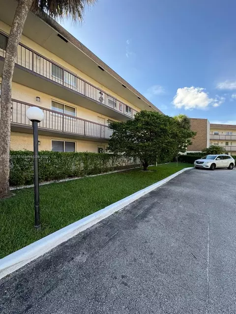 7480 NW 17th St #103, Plantation, FL 33313
