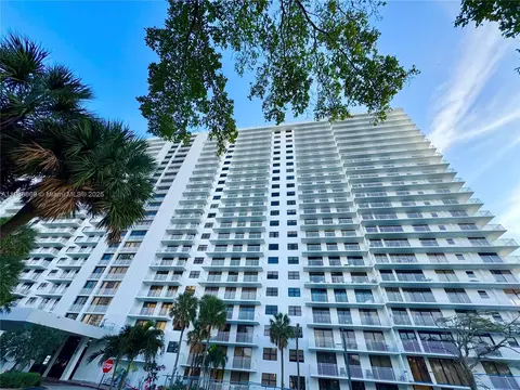 210 174th St #1215, Sunny Isles Beach, FL 33160
