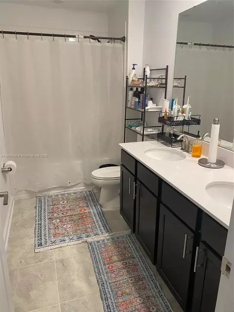 Bath - 2843 Darlington Oak Ln, Ocoee, FL 34761 photo 3 of 3