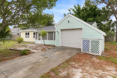 961 Dr Schumann Dr, Sebastian, FL 32958