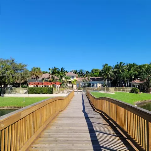 2564 Centergate Dr #204, Miramar, FL 33025