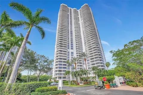 3500 Mystic Pointe Dr #306, Aventura, FL 33180