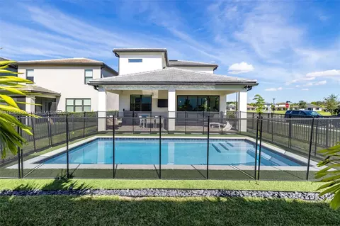 2414 Primrose Pl, Oakland Park, FL 33309