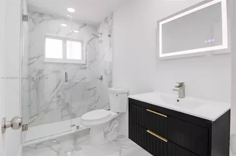 Bath - 4808 Mango Dr, Tamarac, FL 33319 photo 2 of 3