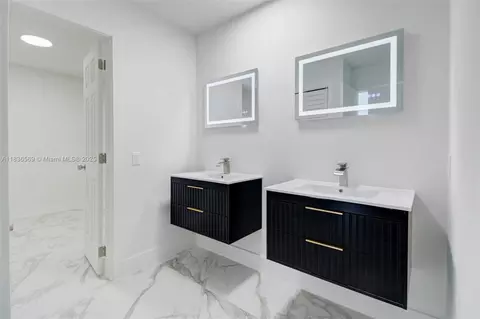 Bath - 4808 Mango Dr, Tamarac, FL 33319 photo 1 of 3