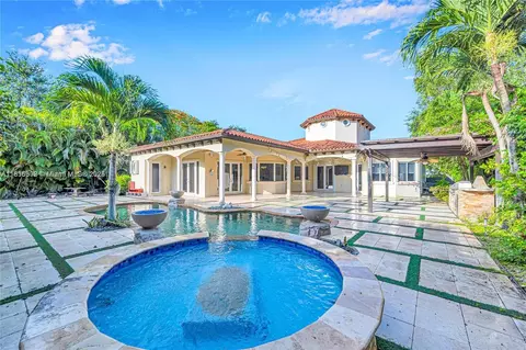 Exterior - 13400 SW 83rd Ave, Pinecrest, FL 33156 photo 8 of 18