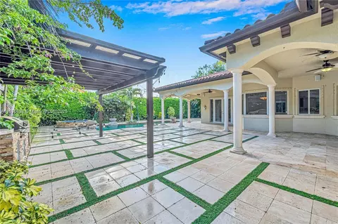 Exterior - 13400 SW 83rd Ave, Pinecrest, FL 33156 photo 4 of 18