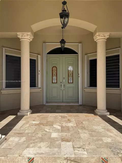 Exterior - 13400 SW 83rd Ave, Pinecrest, FL 33156 photo 2 of 18
