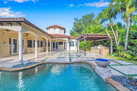 Exterior - 13400 SW 83rd Ave, Pinecrest, FL 33156 photo 11 of 18