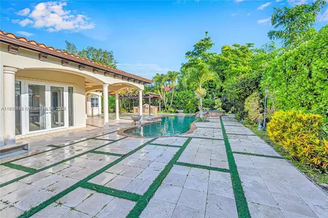 Exterior - 13400 SW 83rd Ave, Pinecrest, FL 33156 photo 7 of 18