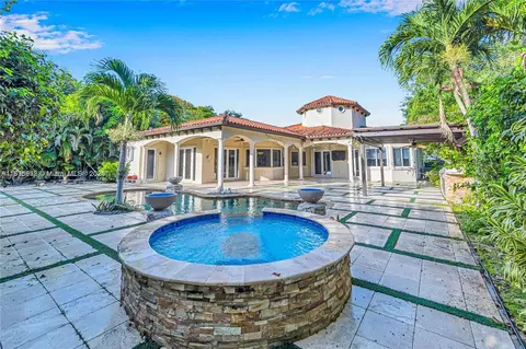 Exterior - 13400 SW 83rd Ave, Pinecrest, FL 33156 photo 6 of 18