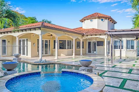 Exterior - 13400 SW 83rd Ave, Pinecrest, FL 33156 photo 5 of 18