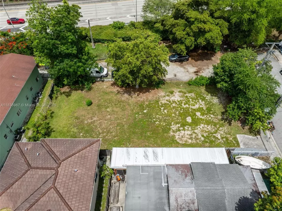 View/Area - 367 SW 11th St, Miami, FL 33130 photo 12 of 15