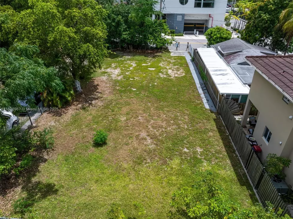 View/Area - 367 SW 11th St, Miami, FL 33130 photo 11 of 15