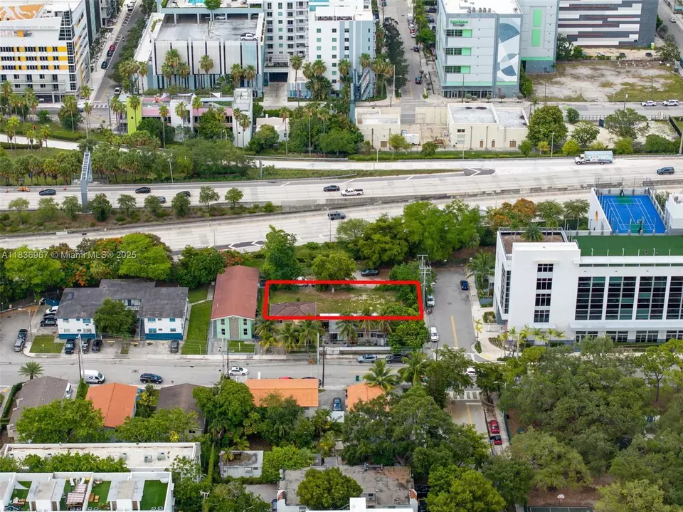 View/Area - 367 SW 11th St, Miami, FL 33130 photo 4 of 15