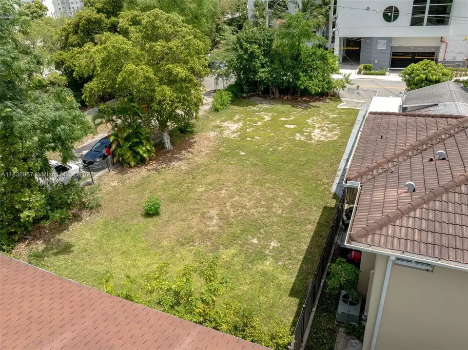 View/Area - 367 SW 11th St, Miami, FL 33130 photo 13 of 15