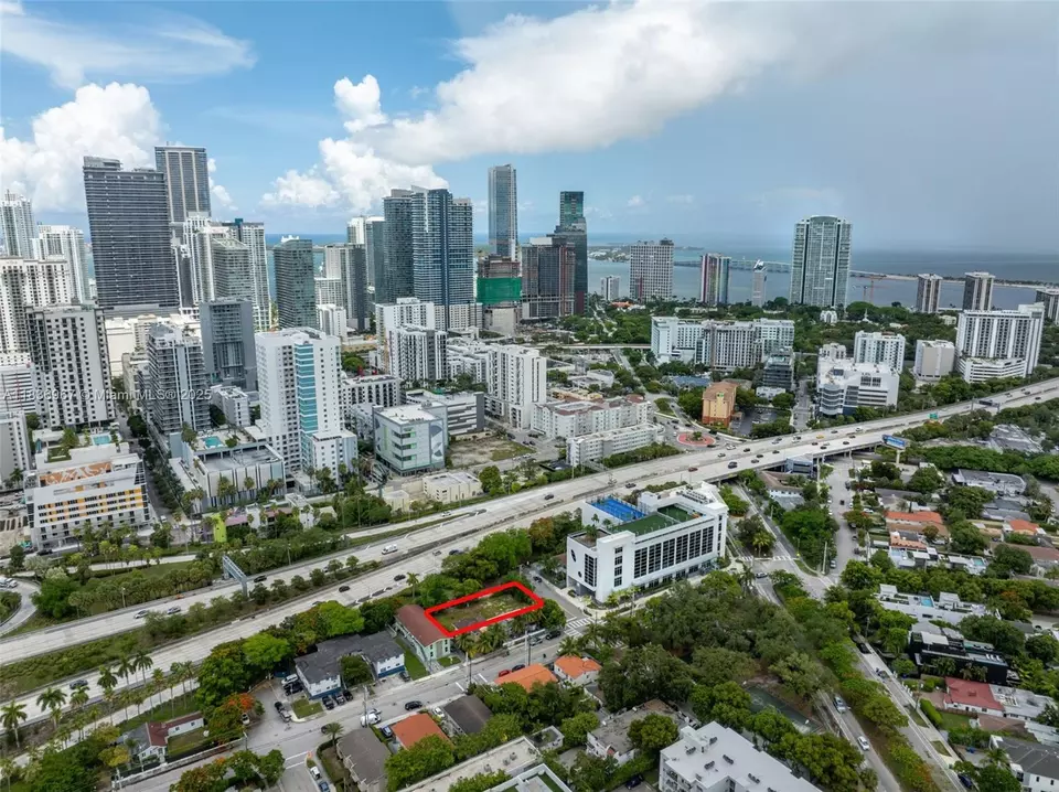View/Area - 367 SW 11th St, Miami, FL 33130 photo 3 of 15