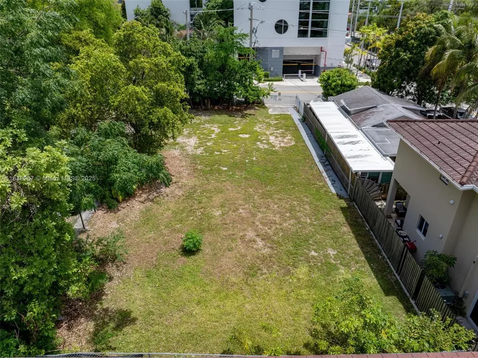 View/Area - 367 SW 11th St, Miami, FL 33130 photo 14 of 15