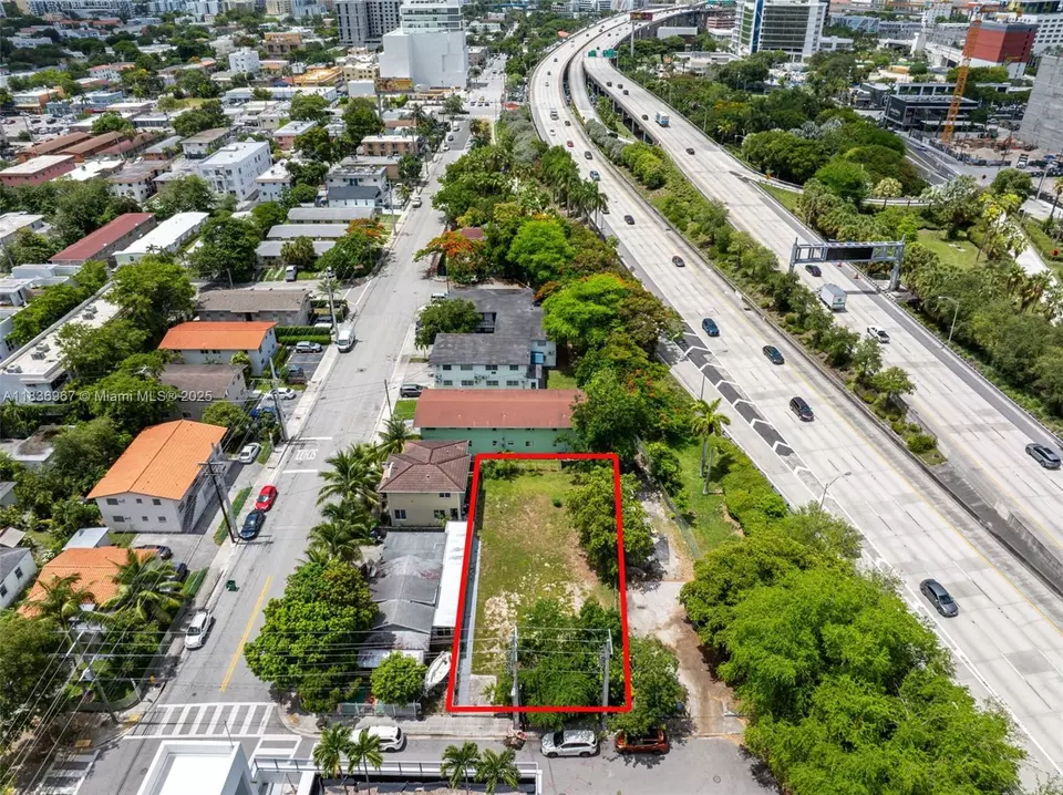 View/Area - 367 SW 11th St, Miami, FL 33130 photo 5 of 15