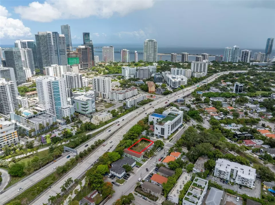 View/Area - 367 SW 11th St, Miami, FL 33130 photo 6 of 15