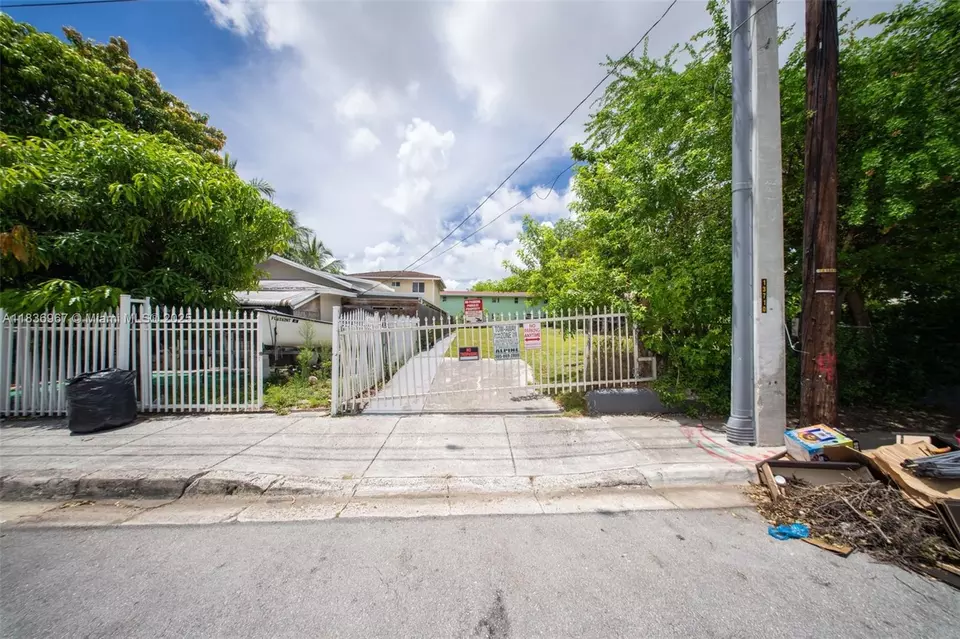 View/Area - 367 SW 11th St, Miami, FL 33130 photo 9 of 15